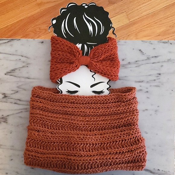 Handmade Knit Neck Warmer - Picture 1 of 5